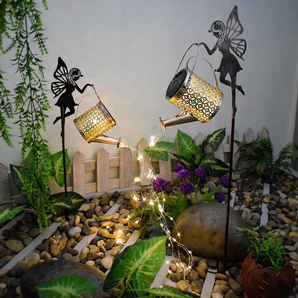 Luce elettrica solare del bollitore d'acqua fata, giardino decorativo del ferro battuto Retro Cute Elf Floor Light, senza fili Dusk to Dawn LED lampada impermeabile.