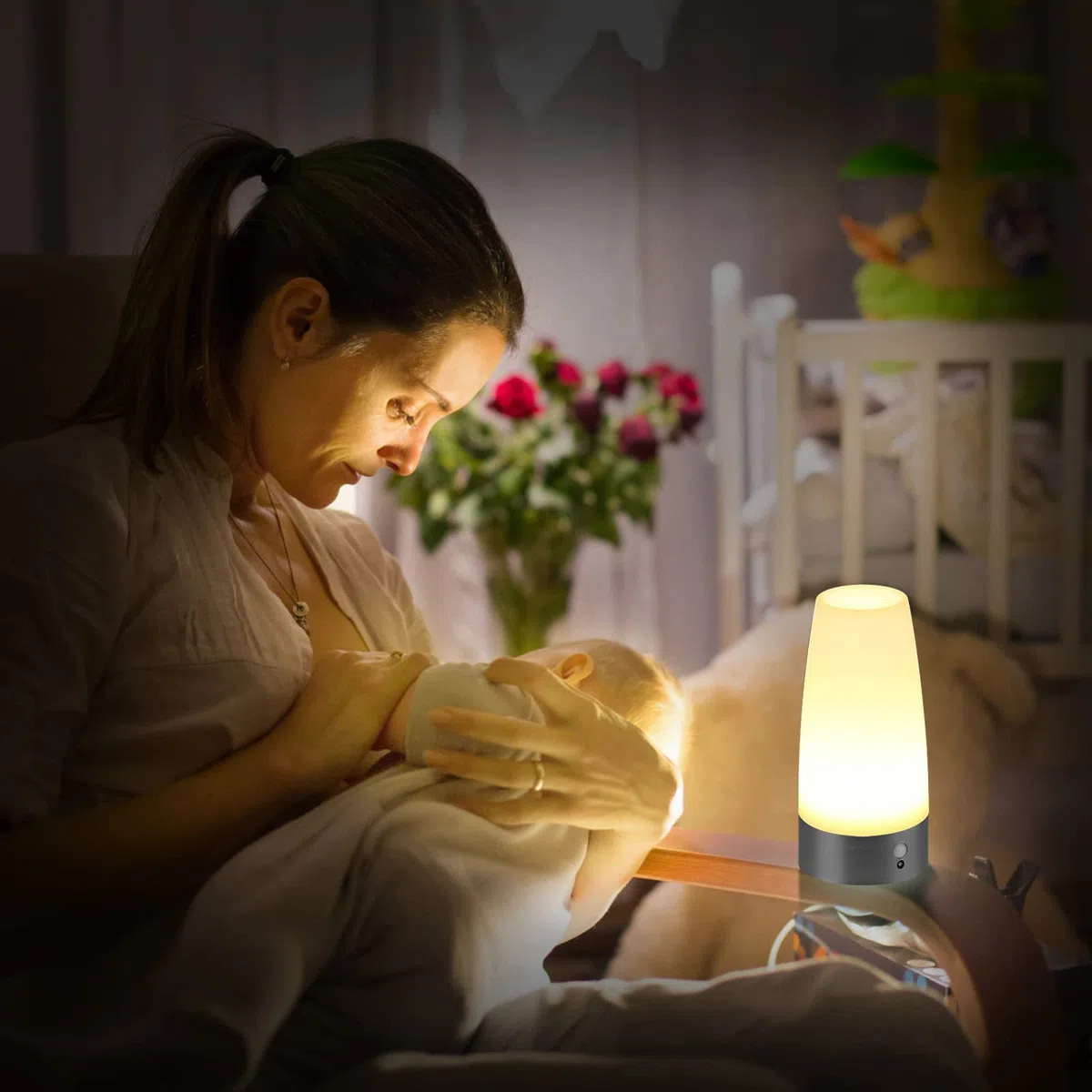 Lampada da Tavolo o da Comodino a Batteria, Luce Notturna Bambini Led con Sensore di Movimento e Luce, lampada scrivania, Lampada Notturna per bambini, Bagno, Cameretta, Scala, Corridoio