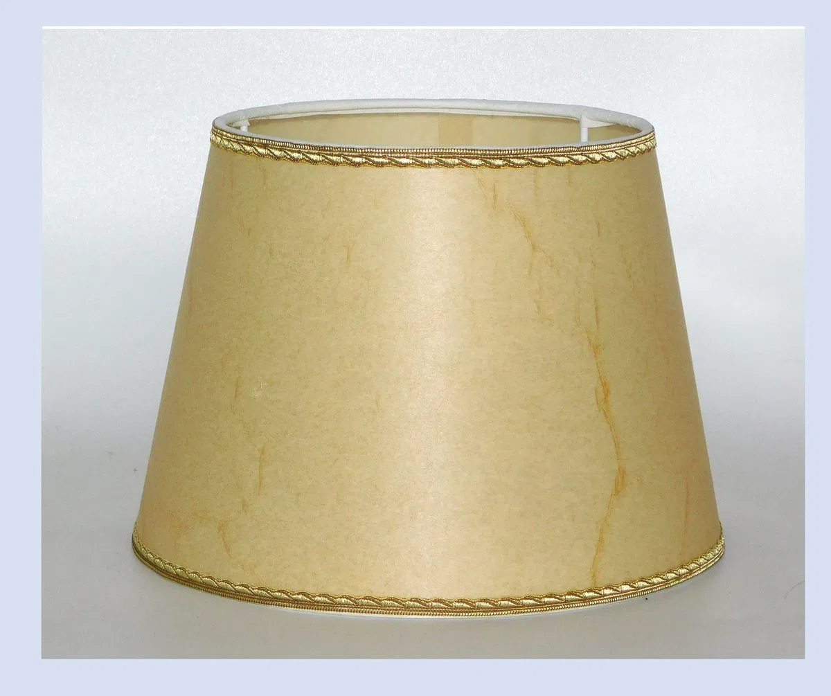 Paralume classico cappello in finta pergamena antica con bordo in oro - produzione propria made in Italy (tronco cono, cm 20)