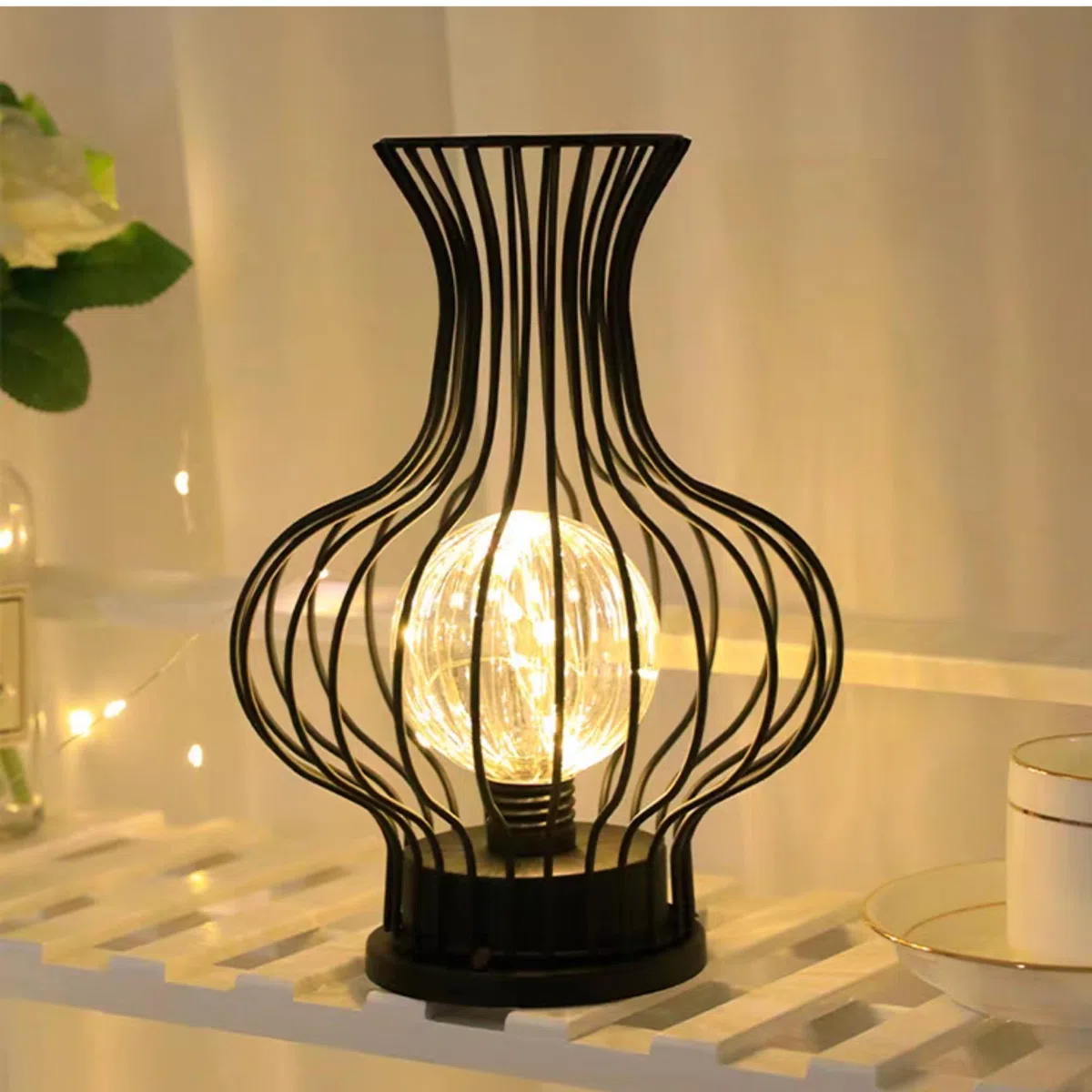 Lampada LED a forma di caraffa da vino - Lampada decorativa per interni da salotto con barre metalliche per cucina e soggiorno, lampadina dal design futuristico, luce d'atmosfera con