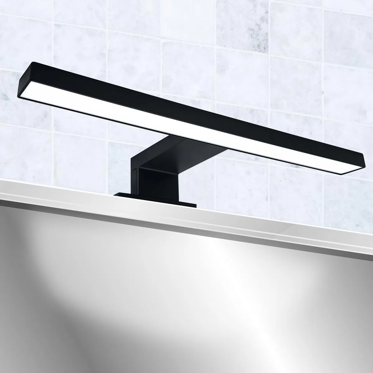 Lampada LED da Specchio Bagno | Applique per Trucco | IP44 Resistente all'Acqua | Luce Fredda 6000K, Nero, 30 cm, ABS