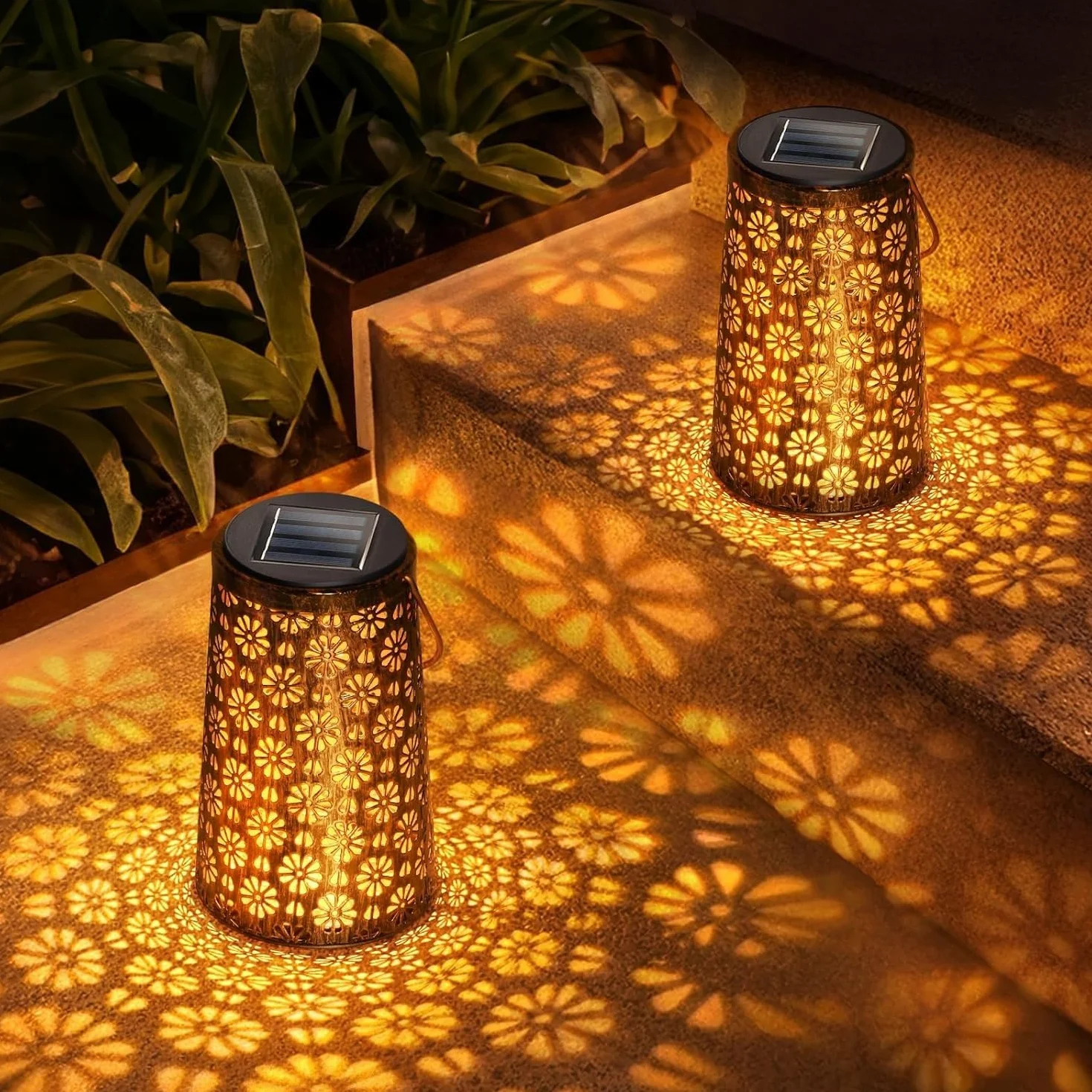 Lanterna Solare da Esterno, 2 Pezzi Metallo Lanterne Solari da Esterno IP65 Impermeabile LED Luce Retro Illuminazione per Esterni Patio Giardino Balcone Terrazza Festa Decorazione