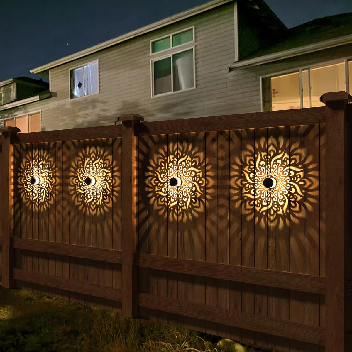 gardencave Confezione da 2 lampade solari per recinzione in metallo, alimentate ad energia solare, per esterni, lampade da parete per gradini della terrazza, tema mandala, impermeabili, luce per