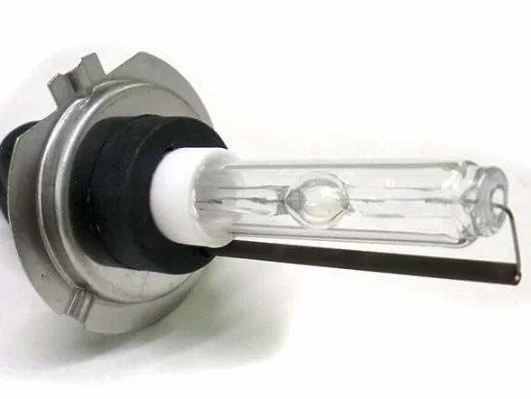 2 Pezzi Lampade Xenon H7 6000K, 35W 2500 Lumen, Base in Ferro, Attacco AMP