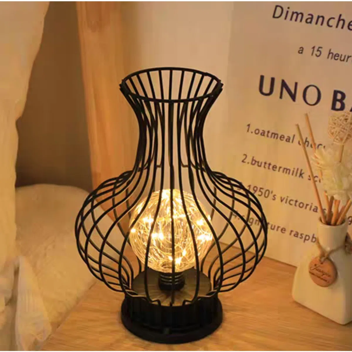 Lampada LED a forma di caraffa da vino - Lampada decorativa per interni da salotto con barre metalliche per cucina e soggiorno, lampadina dal design futuristico, luce d'atmosfera con