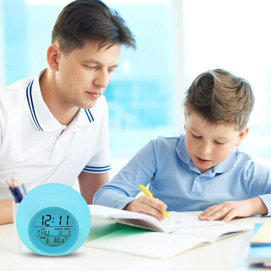 Kids Alarm Clock, sveglia per bambini, 7 colori che cambiano la luce per ragazzi e ragazze, funzione snooze, 8 suonerie, 12/24 ore, controllo one-tap, visualizzazione della temperatura interna