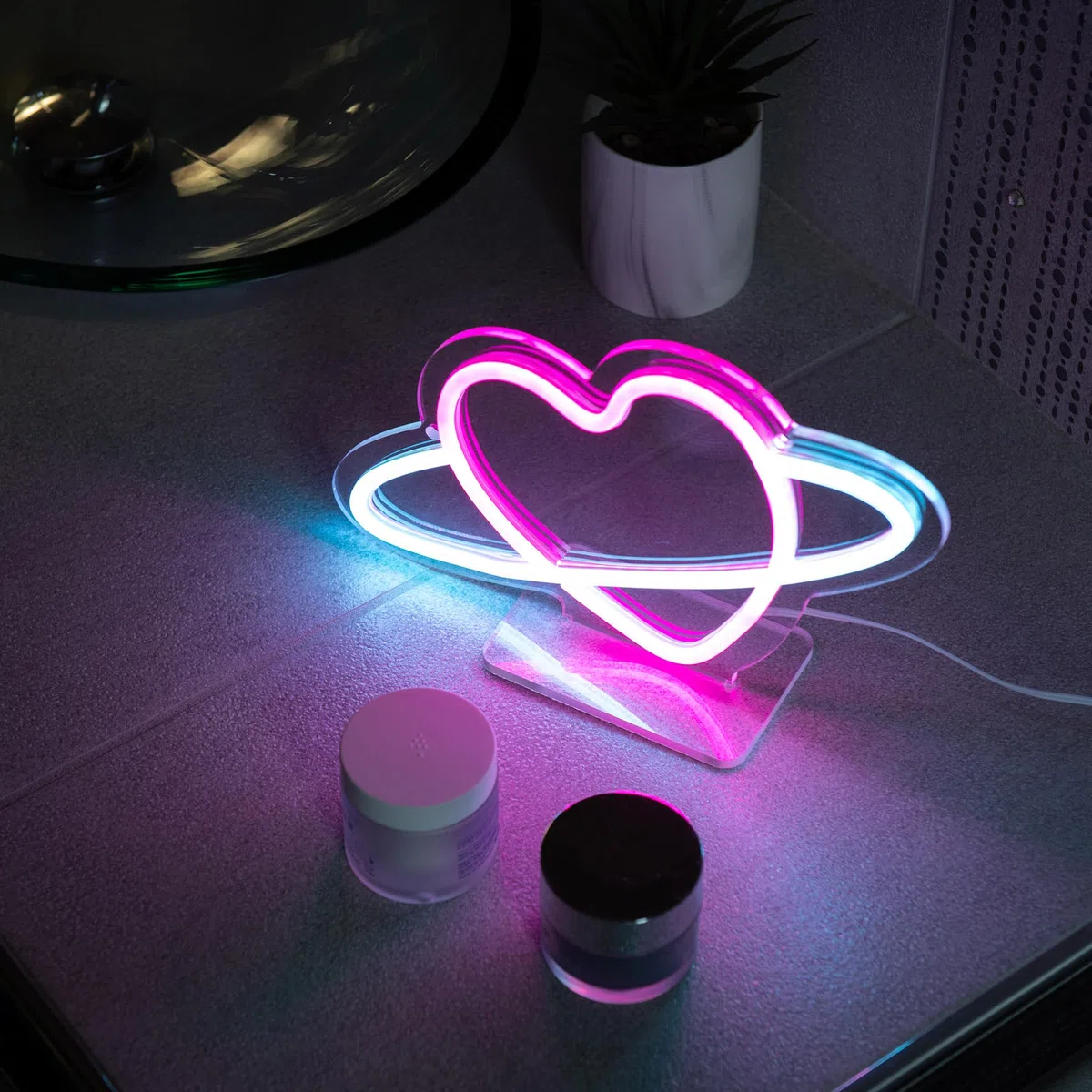 Legami Insegna Luminosa Led a Effetto Neon, Decorazione Casa, Tema Planet Heart, 27 x 17.5 x 8 cm