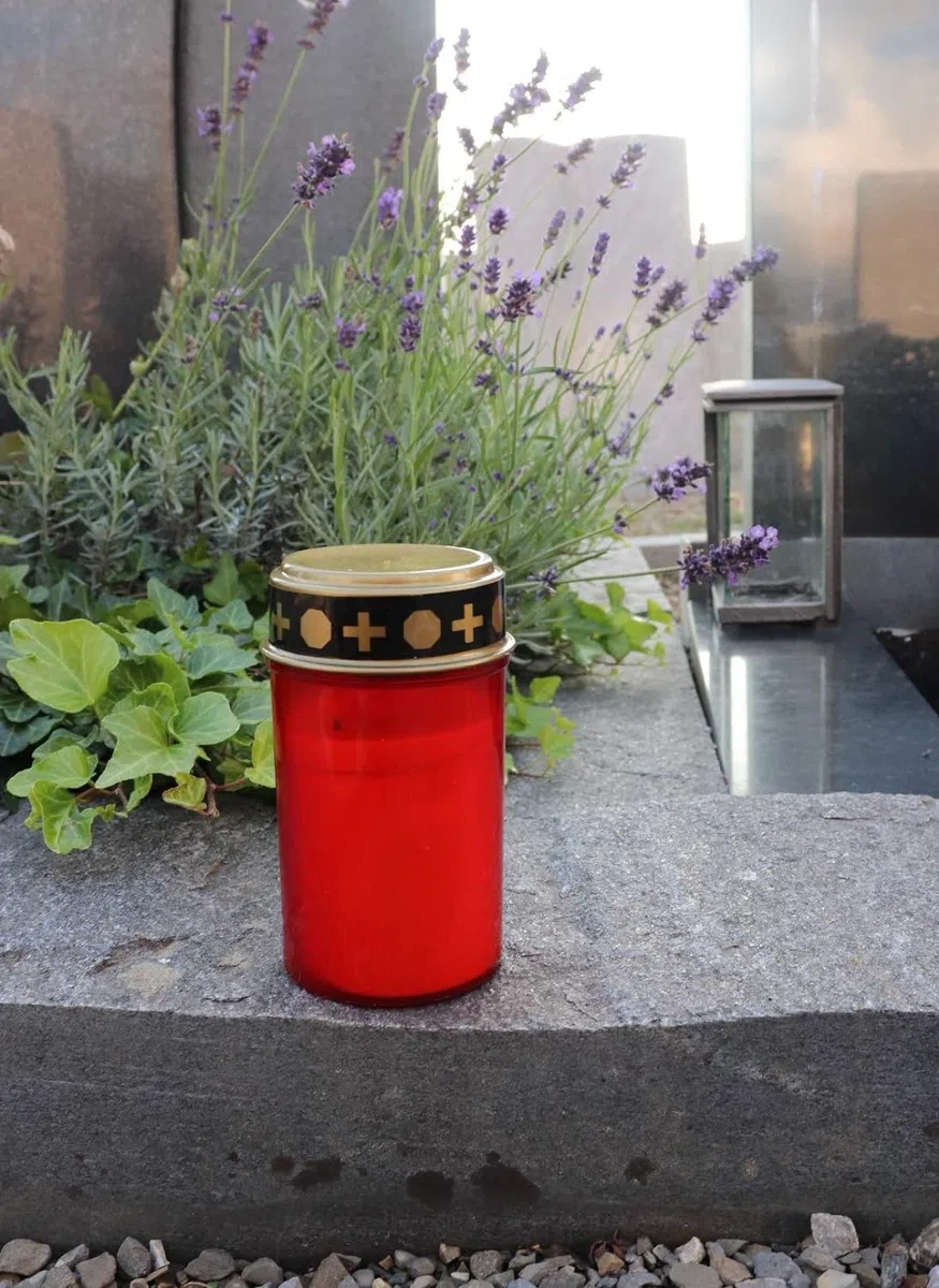 6 pz Lumino Votivo funebre a LED, effetto fiamma colore Rosso, con effetto tremolante, resistente alle intemperie, candela votiva, luce di cimitero, candela elettrica incluse 2 batterie stilo