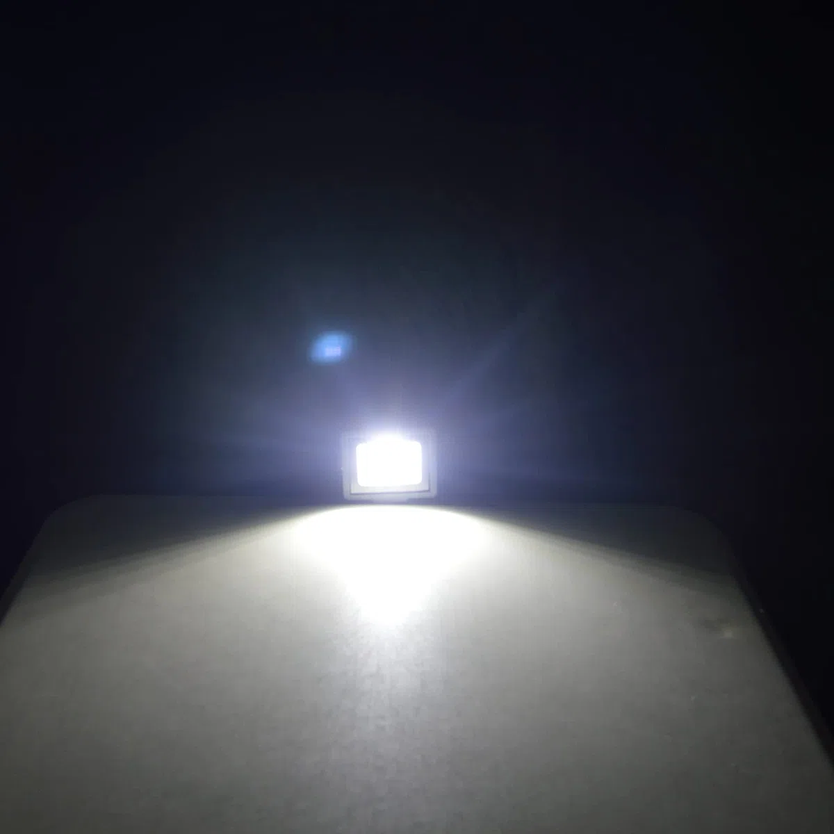 RIGIDON 2x 10W Luci da Esterno, 1000 Lumens Faretto Led, Fari di Sicurezza, Proiettore Led Esterno, Faretti LED Lampada Luce Bianca Freddo 6000K, IP66 Per Giardino Cortile Garage Piazza Officina