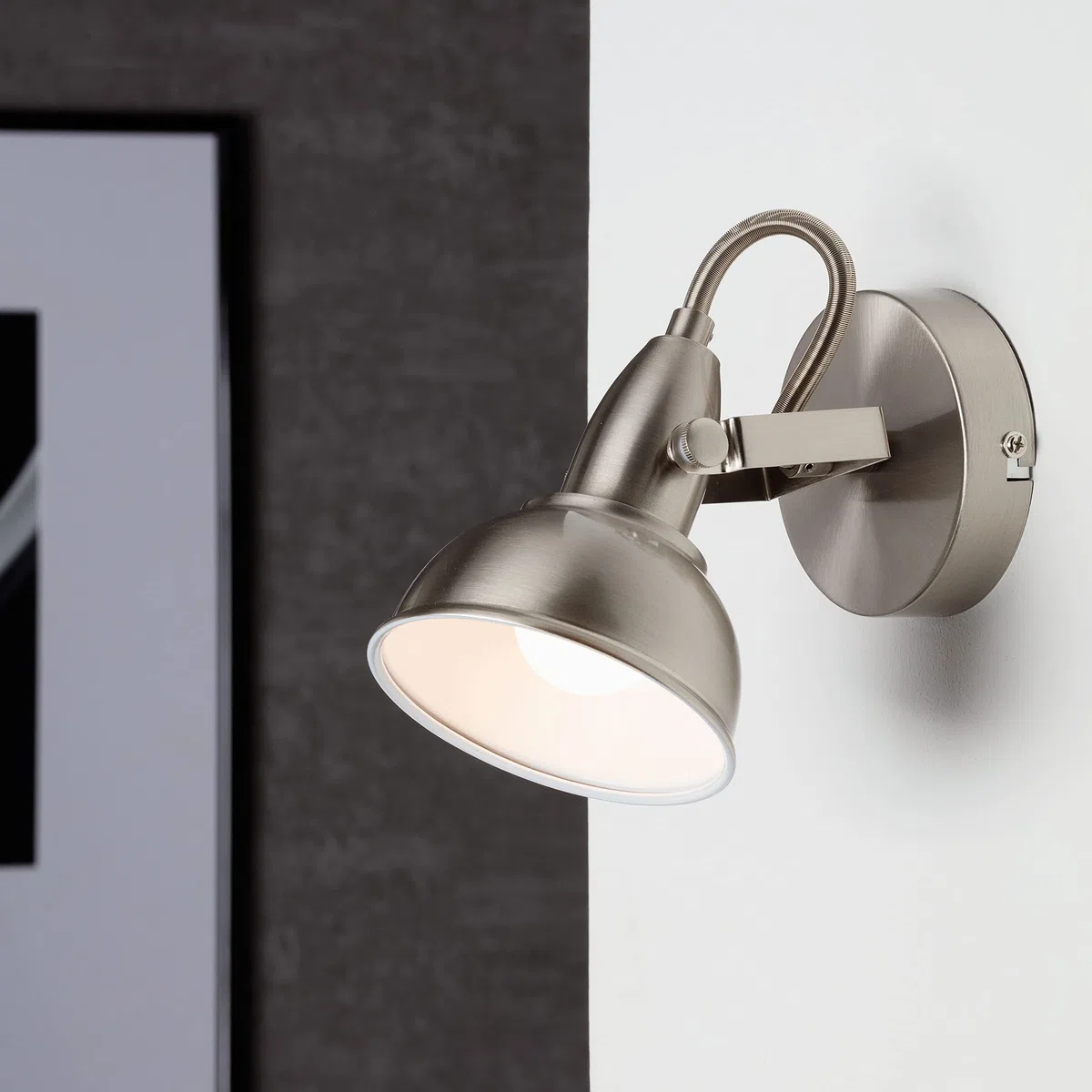 BRILONER Faretto orientabile, Lampada da Parete, Attacco per Lampadina E14 Max. 40W Non Inclusa, Paralume Ø10.5cm, Luce da Muro in Metallo satina, Bianco Satinato, 15.6 x 10 x 15.6 cm