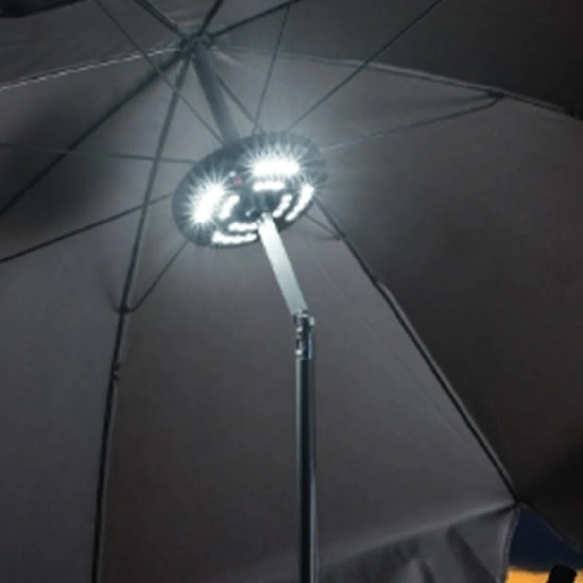 Luce per ombrellone – per patio esterno, lampada da esterno ricaricabile, lampada da esterno con 3 modalità regolabili, impermeabile, ricaricabile per giardino, piscina, cortile, campeggio