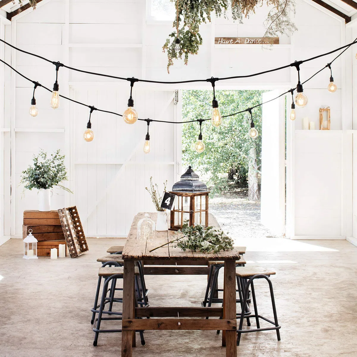 Lights4fun - Lanterna In Plastica Bianca ad Effetto Consumato con Candela LED a Pile